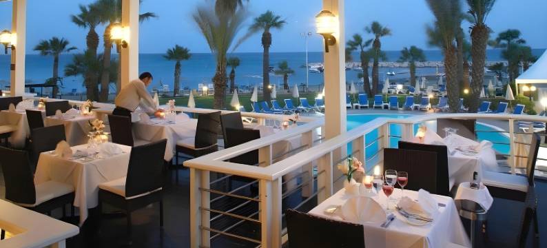 金湾海滩酒店(Golden Bay Beach Hotel)图片