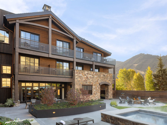 赭色鹦鹉Spa旅馆