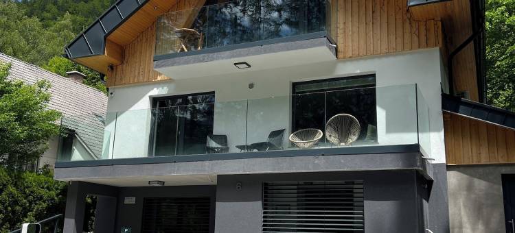 松树节日房屋(Pine Tree Holiday House)图片