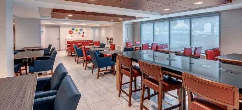 智选假日套房酒店西长分公司(Holiday Inn Express & Suites WEST LONG BRANCH - EATONTOWN by IHG)图片
