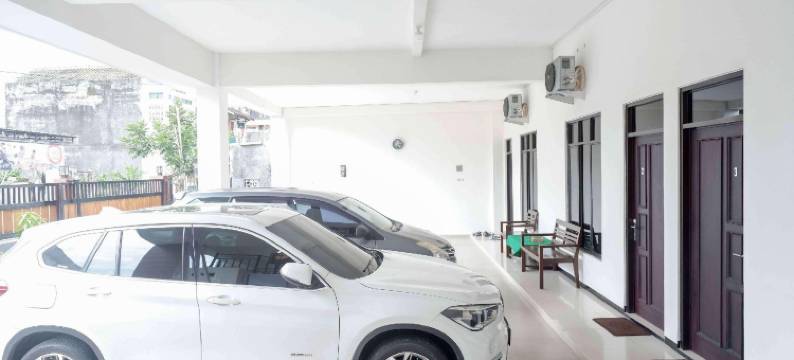 红多兹酒店-近蒂尔托纳迪2号航站楼(RedDoorz Near Terminal Tirtonadi 2)图片