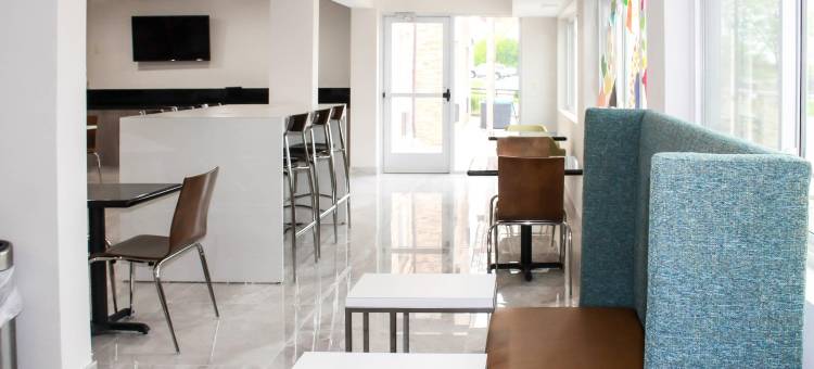 贝滕多夫-阔德城凯隆波因特酒店(Clarion Pointe Bettendorf - Quad Cities)图片