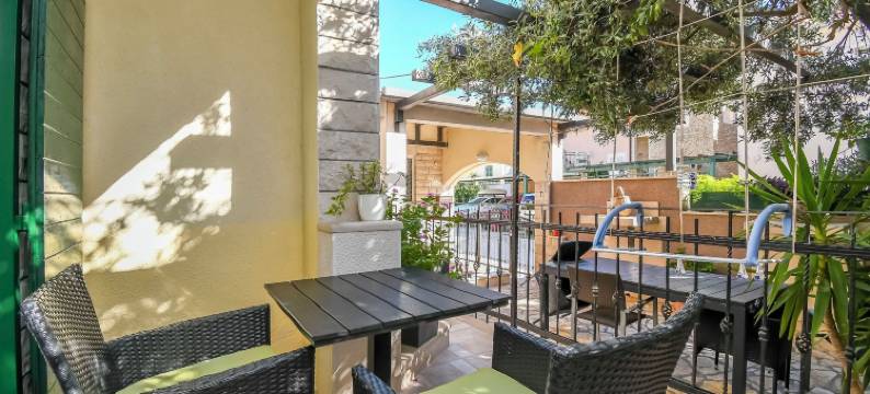 那波里公寓(Apartments and Room Napoli)图片