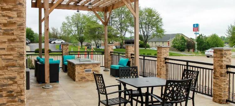 贝滕多夫-阔德城凯隆波因特酒店(Clarion Pointe Bettendorf - Quad Cities)图片