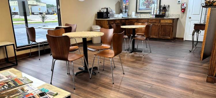 布恩维尔速8酒店(Super 8 by Wyndham Booneville)图片