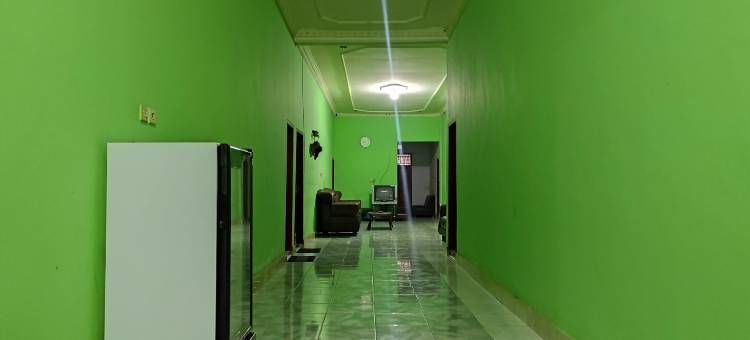 OYO 93411教法酒店托博朗(OYO 93411 Syariah Hotel Tomborang)图片