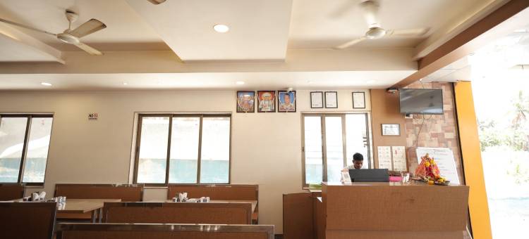 兰戈利达兰普尔酒店(Hotel Rangoli Dharampur)图片