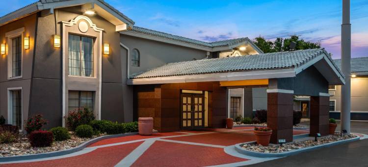 奥马哈西拉昆塔温德姆酒店(La Quinta Inn by Wyndham Omaha West)图片
