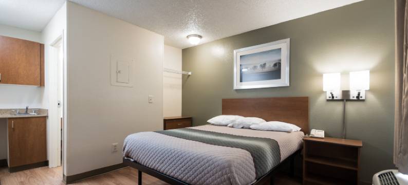 西雅图 - 肯特/迪蒙恩家乡小套房红屋顶酒店(HomeTowne Studios Seattle - Kent/ des Moines)图片