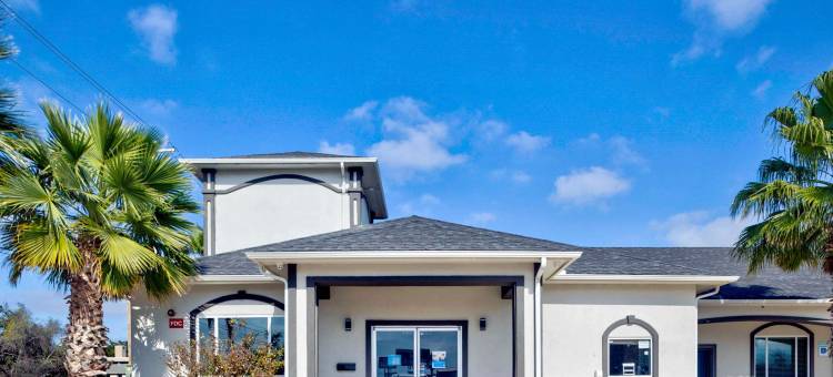 普莱森顿骑士旅馆贝尔蒙特客栈及套房酒店(Studio 6 Pleasanton, TX)图片