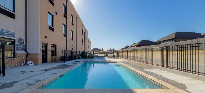 哈拉舒适套房酒店(Comfort Inn & Suites Harrah)图片