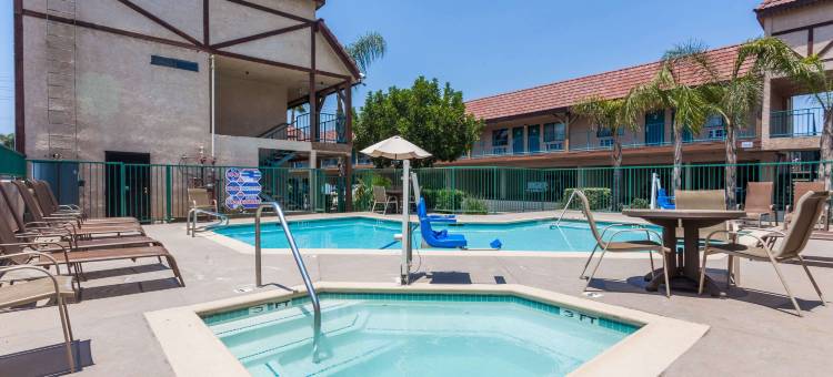 诺科豪生酒店(Howard Johnson by Wyndham Norco)图片