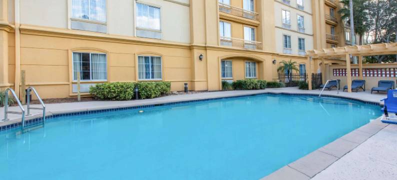 坦帕布兰登摄政公园拉昆塔温德姆套房酒店(La Quinta Inn & Suites by Wyndham Tampa Brandon Regency Park)图片