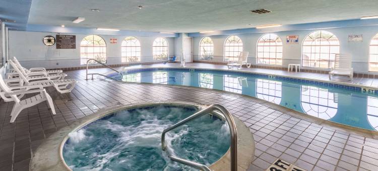 伯利森-沃斯堡品质酒店(Quality Suites, Ft Worth Burleson)图片