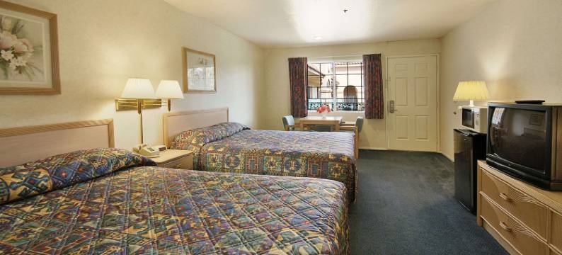 泰勒购物中心海滨戴斯酒店(Days Inn by Wyndham Riverside Tyler Mall)图片