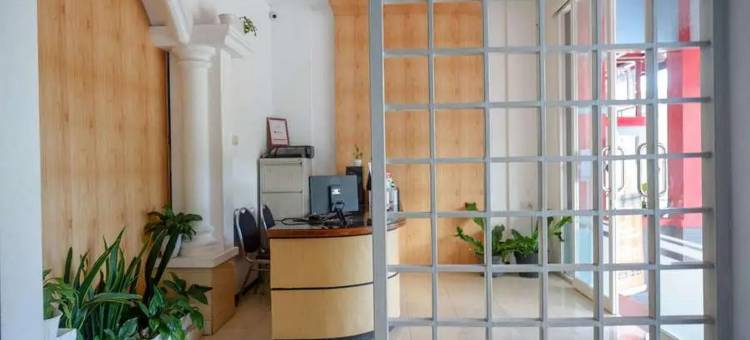 红多兹酒店-近巴图阿伦阿伦(RedDoorz Near Alun Alun Batu)图片