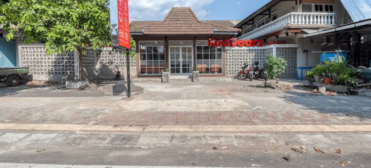 红多兹酒店-近日惹马里奥波罗图古车站2号(RedDoorz Near Malioboro Tugu Station Jogja 2)图片