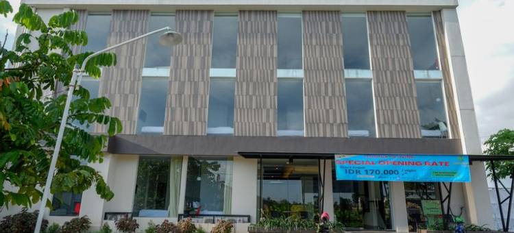 红多兹Plus酒店-近梭罗巴鲁(RedDoorz Plus Near Solo Baru)图片