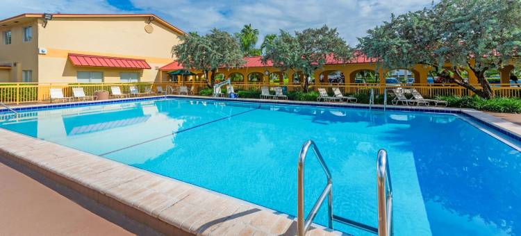 劳德代尔堡庞帕诺海滩拉昆塔温德姆酒店(La Quinta by Wyndham Fort Lauderdale Pompano Beach)图片