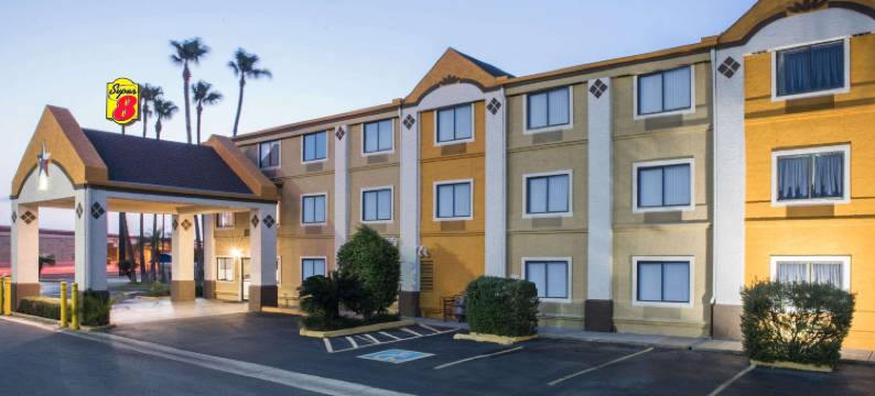哈灵根速8酒店(Super 8 by Wyndham Harlingen TX)图片