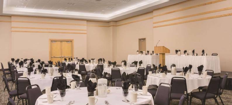 弗格斯福尔斯丽怡酒店(Country Inn & Suites by Radisson, Fergus Falls, MN)图片