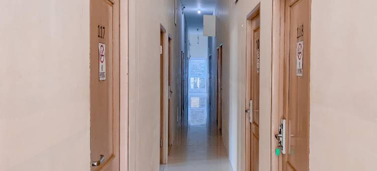 瑞德多兹酒店 - 近班贾尔马辛佳兰艾哈迈德沙亚尼(Urbanview Hotel Ava Banjarmasin by RedDoorz)图片