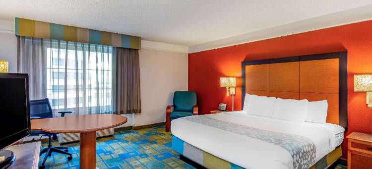弗里蒙特硅谷拉昆塔温德姆套房酒店(La Quinta Inn & Suites by Wyndham Fremont / Silicon Valley)图片