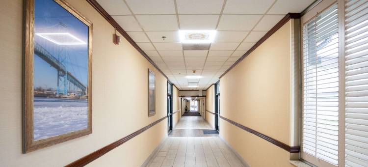 底特律大都会机场克拉丽奥酒店(Clarion Hotel Detroit Metro Airport)图片