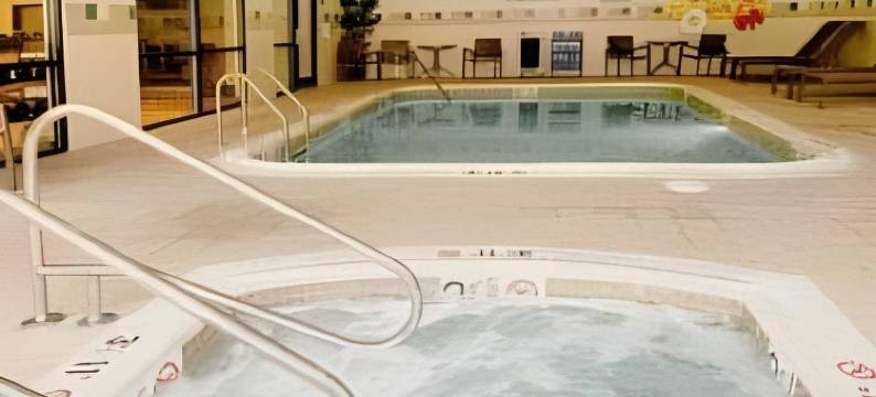 万怡华尔道夫酒店(Courtyard Waldorf)图片