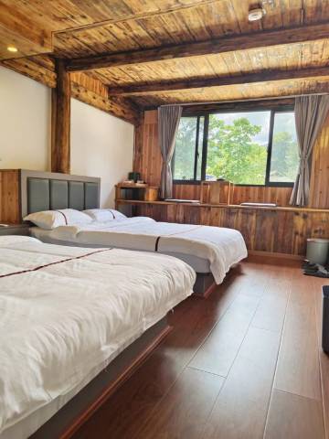 梦呜苗寨哒哼民宿(北环路分店)