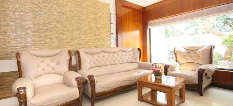 首都 O 19742 多娜城堡酒店(Super Townhouse Dona Castle)图片