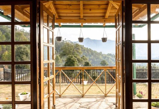 Home Zone Cozy Cottage with Mountain Views Hotel Overview