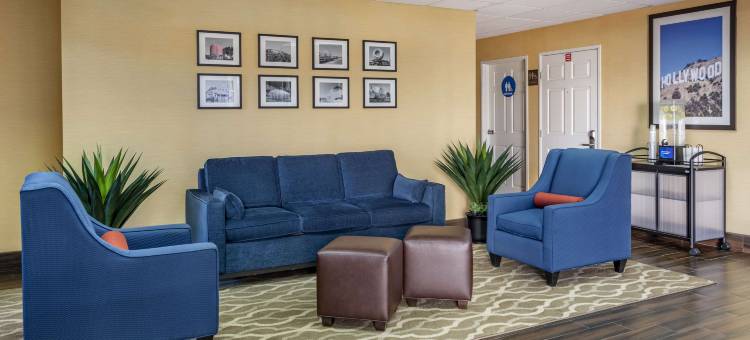 好莱坞伯班克近环球舒适套房酒店(Comfort Inn & Suites Near Universal - N Hollywood - Burbank)图片