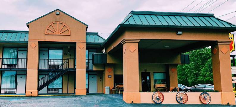 马里昂北卡罗来纳州速8酒店(Super 8 by Wyndham Marion NC)图片