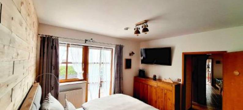 泽本布吕特菲沃酒店(Ferienwohnung Zirbenblüte)图片