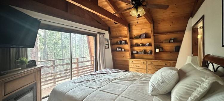 Cozy cabin retreat among the trees. Charming 3 bedroom/2 bath with hot tub.图片