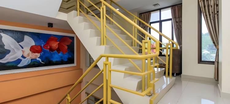 红门Plus酒店@美娜多帕尔2号(RedDoorz Plus @ Paal 2 Manado)图片