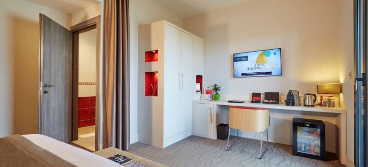 里昂东圣普列斯特欧洲博览吉利亚德尊贵(Kyriad Prestige Lyon Est - Saint Priest Eurexpo Hotel and Spa)图片