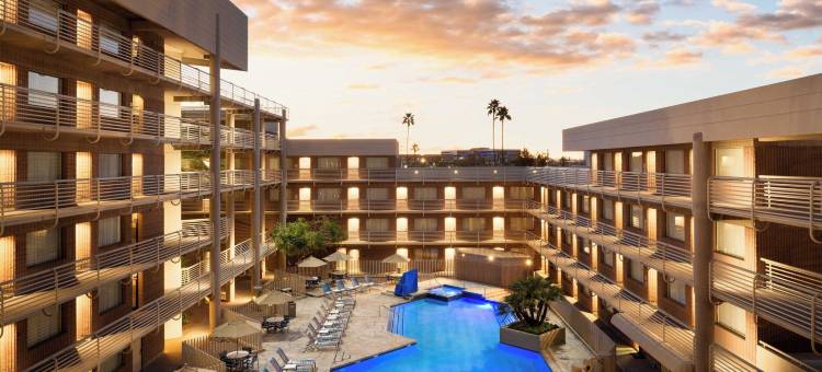 凤凰城希尔顿逸林套房酒店(DoubleTree Suites by Hilton Phoenix)图片