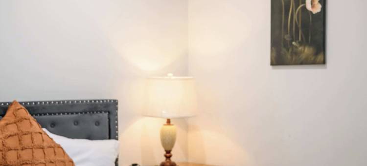 带庭院和舒适内饰的舒适度假屋(Comfy Retreat With Yard & Cozy Interiors)图片