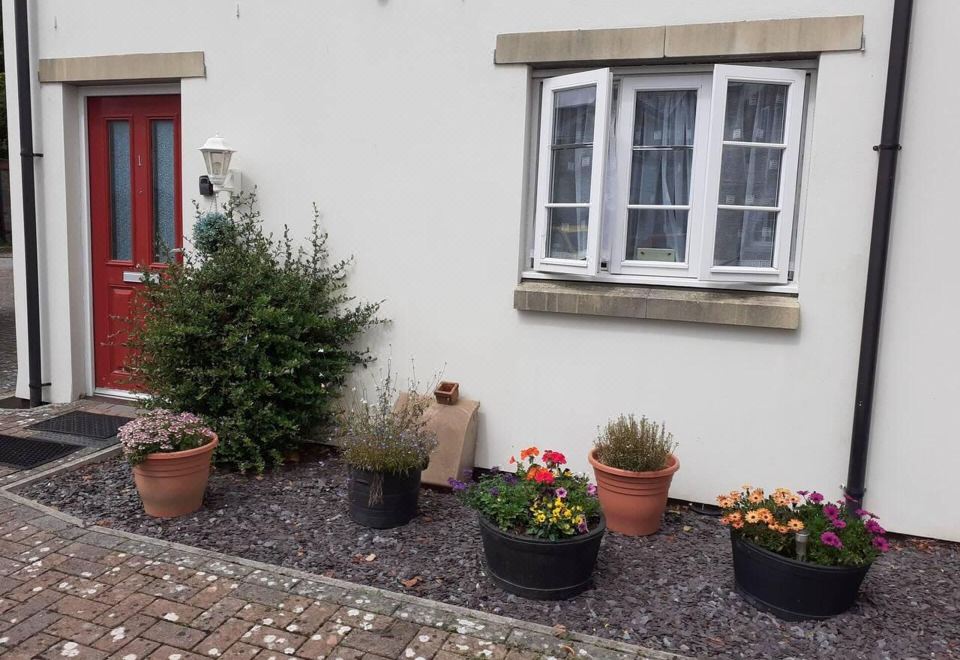 Ground Floor Cornish Retreat and Courtyard GardenHotel Overview