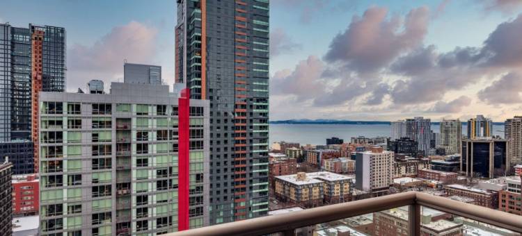 Panoramic City Views and Luxury Amenities - Stylish Urban Retreat图片