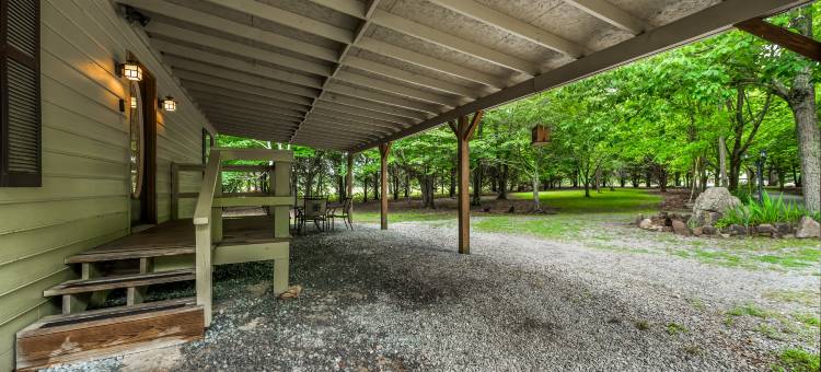 Charming Cottage with Fire Pit and Scenic Views - Tranquil Farm Escape图片