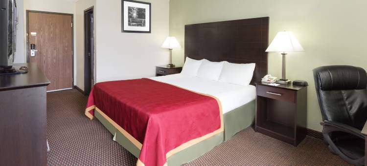 贝洛伊特呗盟套房酒店(Baymont by Wyndham Beloit)图片