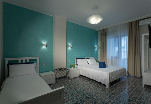 The Reef Hotel Overview