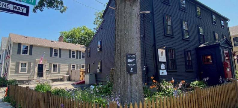 丹尼尔斯之家的西尔斯比(Silsbee's by Daniels House)图片