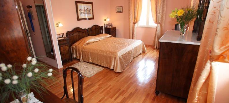 莫雷蒂别墅(Villa Moretti)图片