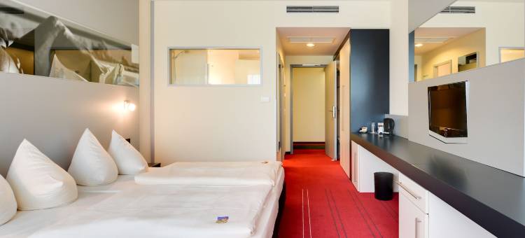 黑措根奥拉赫黑佐-巴斯诺维纳酒店(Novina Hotel Herzogenaurach Herzo-Base)图片