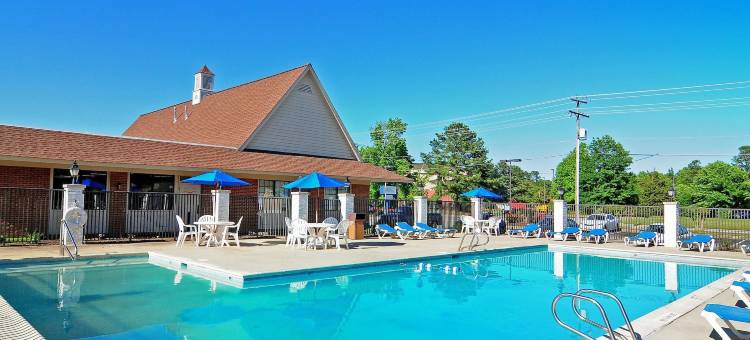 威廉斯堡克罗尼尔温德姆戴斯套房酒店(Days Inn & Suites by Wyndham Williamsburg Colonial)图片