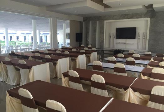 Lemon Resort Hotel Overview